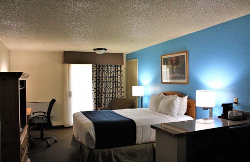 Buena Hotel | Baymont by Wyndham Yakima Riverfront