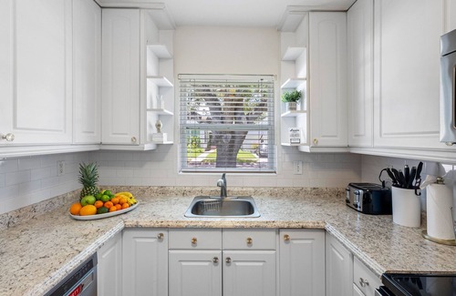 Virginia Park House | Bayshore Bungalow – Steps from Scenic Waterfront