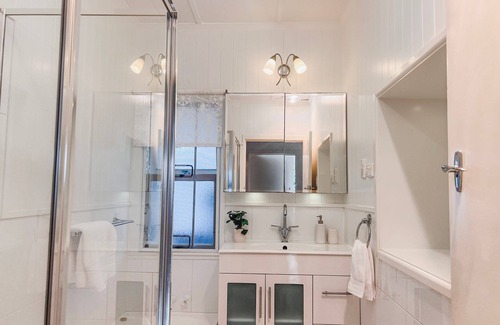 Scarborough Apartment | "Bayside Blue" - Scarborough Q 4020