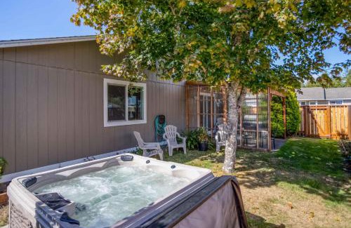 Nehalem House | Bayside Bungalow - Meredith Lodging