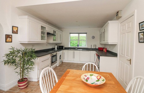Rosslare Cottage | BAYSIDE COTTAGE, pet friendly in Rosslare Strand, County Wexford