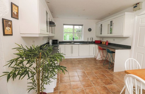 Rosslare Cottage | BAYSIDE COTTAGE, pet friendly in Rosslare Strand, County Wexford