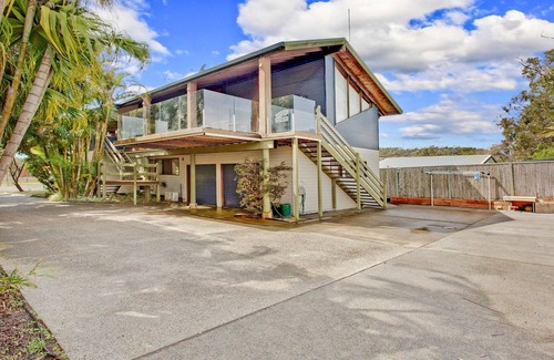 North Haven House | Bayside Delight - 4 bedroom holiday home in North Haven, close to beach and river