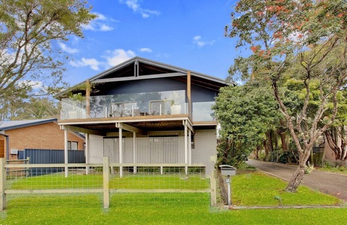 North Haven House | Bayside Delight - 4 bedroom holiday home in North Haven, close to beach and river