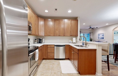 Sun Ridge Condo | Bayside Resort 3rd-floor condo with indoor/outdoor pools, hot tub, tennis & gym
