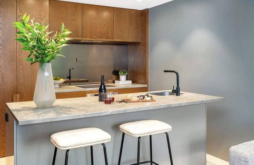 St Kilda Apartment | Bayside Retreat I St Kilda Foreshore I Gym & Pool