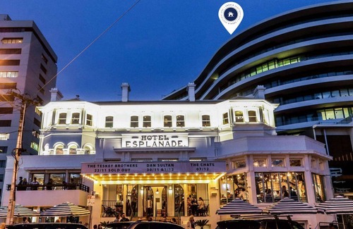St Kilda Apartment | Bayside Retreat I St Kilda Foreshore I Gym & Pool