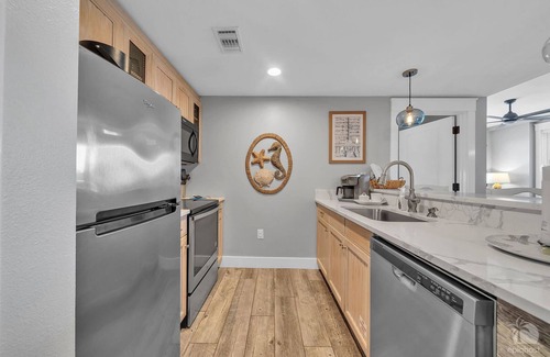 Baytowne Wharf Condo | BaytowneBreeze-Sandestin® Baytowne Wharf 2BR/2BA