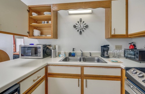 Little River Apartment | Baytree Golf Colony Studio ~ 5 Mi to Beach!