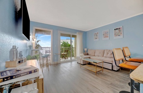 Rocky Point Condo | Bayview Balcony, Heated Pool, Bar/Grill