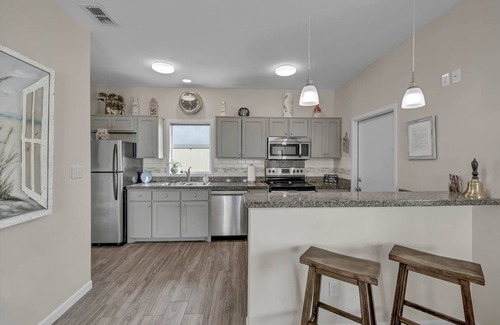 Port Isabel House | Bayview Casita- Balcony & views! Community Pool, hot tub, park. Dining & beach.