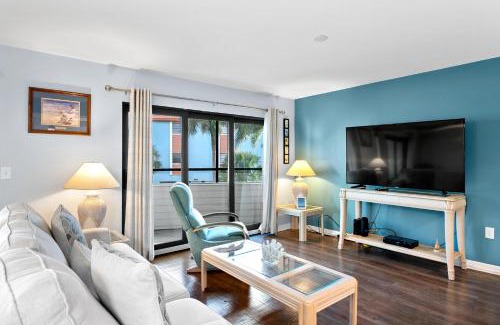 Bradenton Beach House | Bayview Condo B