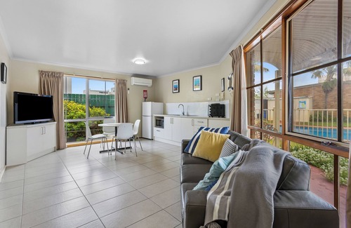 Capel Sound Hotel | Bayview Motel Rosebud
