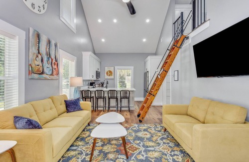 Southeast Pensacola Cottage | Bayview Park Cottage- Custom Built Cottage w/Loft- East Hill - 15 Mins to Beach