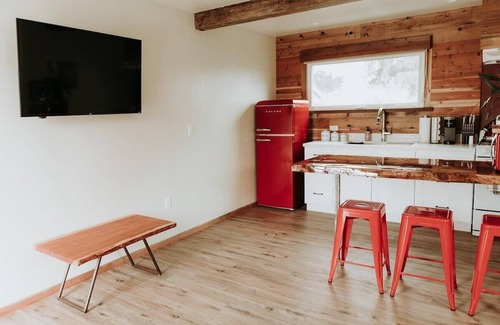 Baywood Park House | Baywood Cottage #2 | Walk to Bay | Dog Friendly