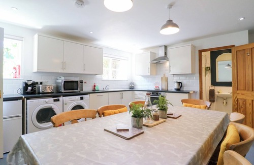 Bedford Cottage | BB HOUSE, family friendly, with a garden in Roxhill Manor Farm