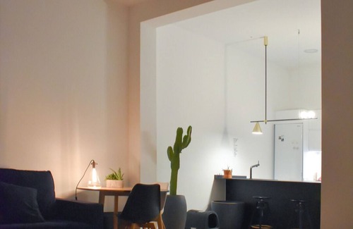 Badalona Apartment | BBbadalona Apartment with Balcony