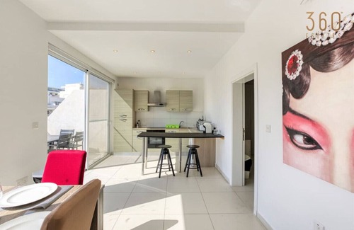 Gzira Apartment | BBQ area, 2BR penthouse with large spaces & WIFI