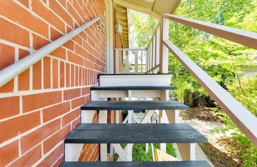 Riverside Apartment | Be A Nomad | Newly renovated 1br apartment