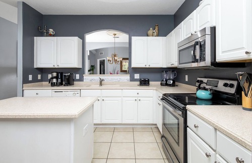 Lindfields House | Be Our Guest at Emerald Island – Grand Stay for 19 w/Private Pool & Game Room!