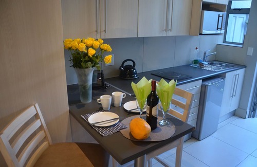 Vineta Apartment | Be Still Self-Catering Apartments First Floor unit 7