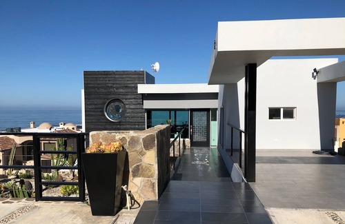 La Fonda House | Beach Access! 4 Bedroom 3 Bath Modern Beach Home