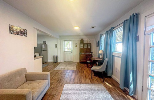 Long Beach House | Beach Access BBQ Grill Cozy Studio WIFI