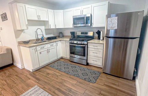 Long Beach House | Beach Access BBQ Grill Cozy Studio WIFI