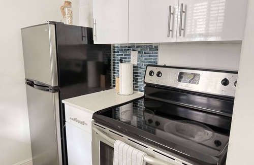 South Lake Apartment | Beach Bliss: Cozy Apartment Steps from the beach