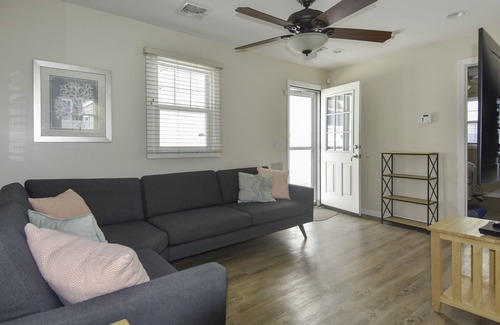 Ortley Beach Cottage | Beach Block Cottage, 5 Houses to the beach!