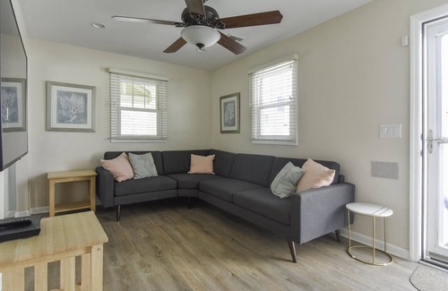 Ortley Beach Cottage | Beach Block Cottage, 5 Houses to the beach!