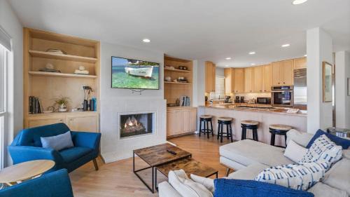 Balboa Peninsula House | Beach Break by AvantStay Oceanfront View Patio