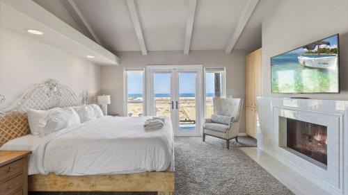 Balboa Peninsula House | Beach Break by AvantStay Oceanfront View Patio