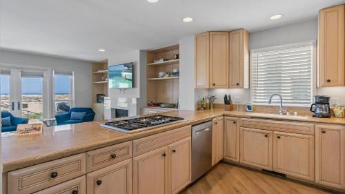 Balboa Peninsula House | Beach Break by AvantStay Oceanfront View Patio
