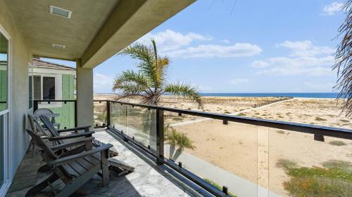 Balboa Peninsula House | Beach Break by AvantStay Oceanfront View Patio