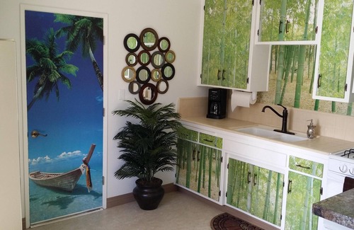 Bakersfield House | Beach Bungalow, garage, fenced in front yard, pet door and Wi-Fi