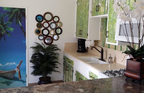 Bakersfield House | Beach Bungalow, garage, fenced in front yard, pet door and Wi-Fi