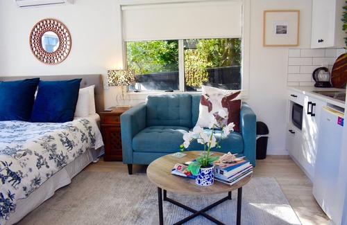 Paraparaumu Beach House | Beach, Cafes, Golf, Sun & Privacy at Paraparaumu Beachside Studio w sea view