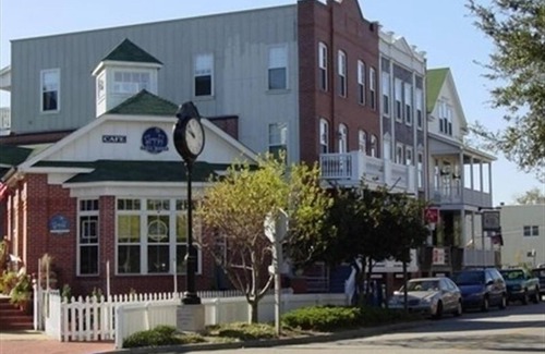 Historic Downtown Manteo Cottage | Beach cottage in the heart old town Manteo 0BX. 🐾 welcome