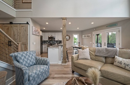 Rhodhiss Cottage | Beach cottage on the Catawba River with lots of outdoor space!