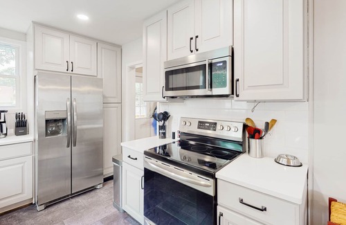 Edgewater House | Beach cottage with firepit, grill, outdoor areas, AC, & W/D