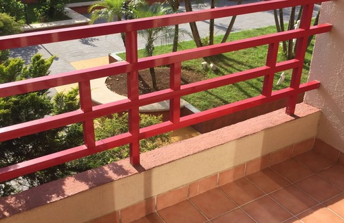Jardim Ana Maria Apartment | Beach Cove Apartment in Closed Condominium with Balcony and Garden