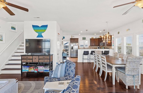 Surf City House | Beach Days and Sunny Rays Ahead