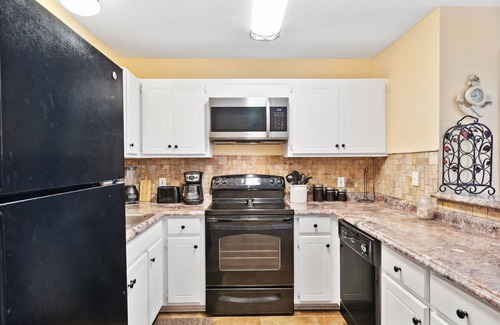 Bahama Beach Condo | Beach Escape Condo | Pet-Friendly, Walk to Beach & Local Favorites