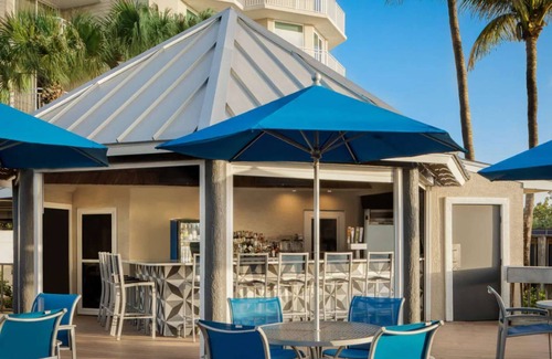 Stuart Apartment | Beach-Focused Getaway | Golf. Outdoor Pool