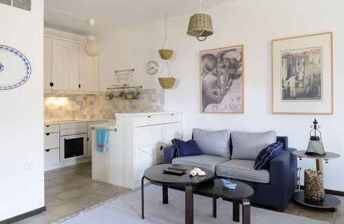 Pisses Apartment | Beach Front Apartment - Vacation next to a secluded beach