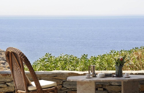 Pisses Apartment | Beach Front Apartment - Vacation next to a secluded beach