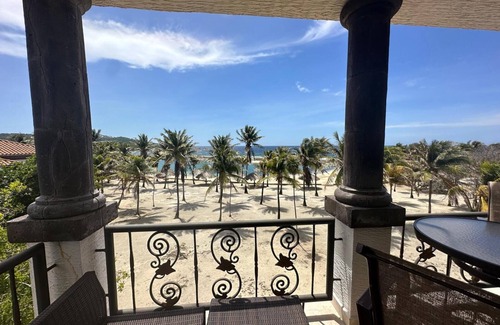Roatan Condo | Beach Front Condo steps from beach