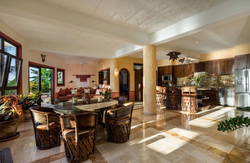 Litibu House | Beach Front House - Sunset Views. Best location on Litibu!