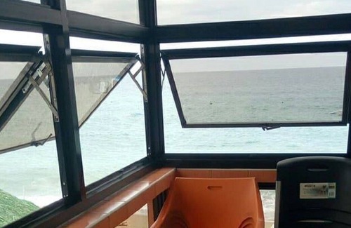 San Juan Resort | Beach Front House Sleeps 20 Laiya-Hugom, San Juan Batangas